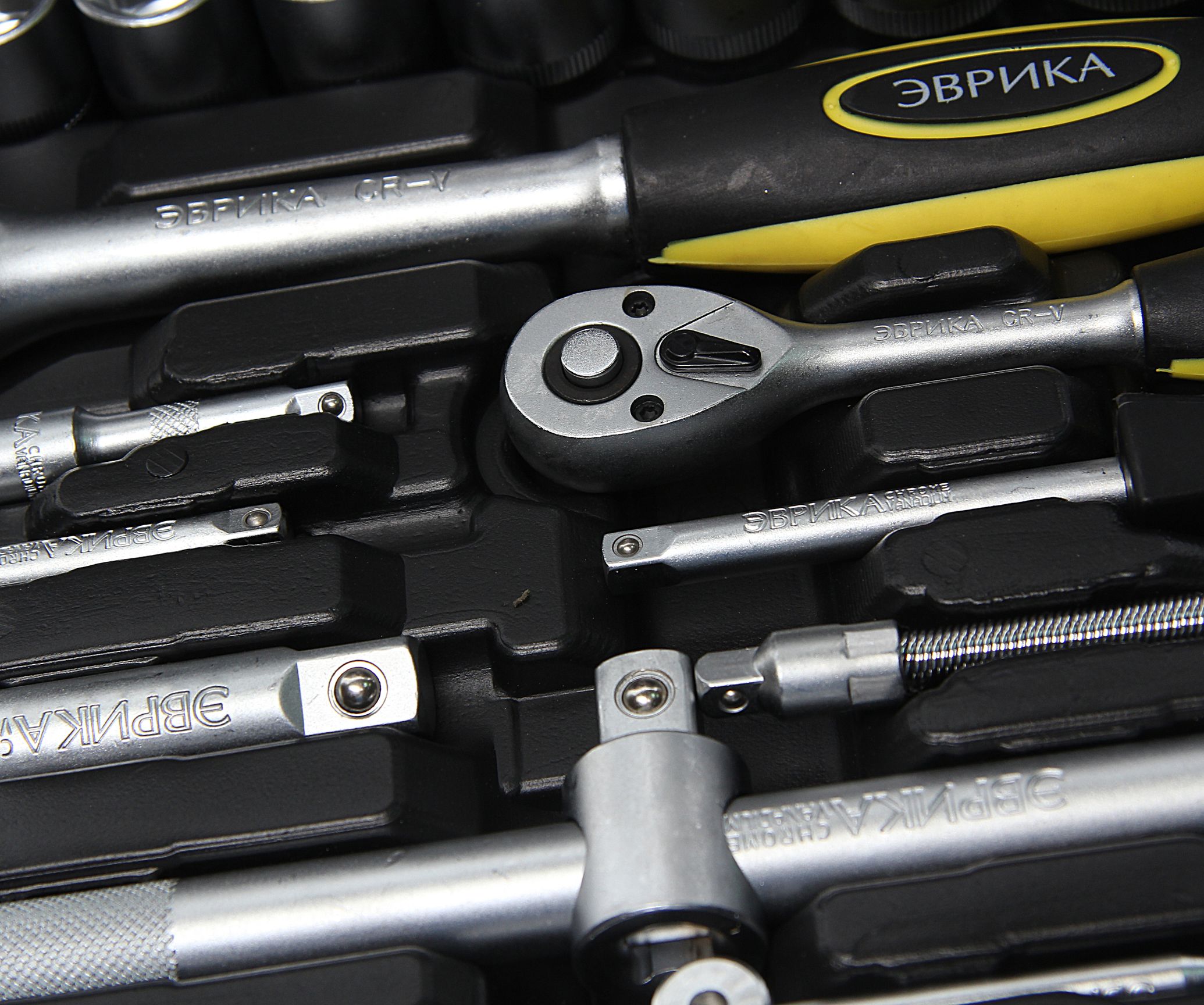 Набор инструмента ER-80082 1/4"&1/2"DR 6-гранный 82 предмета ЭВРИКА 1/3