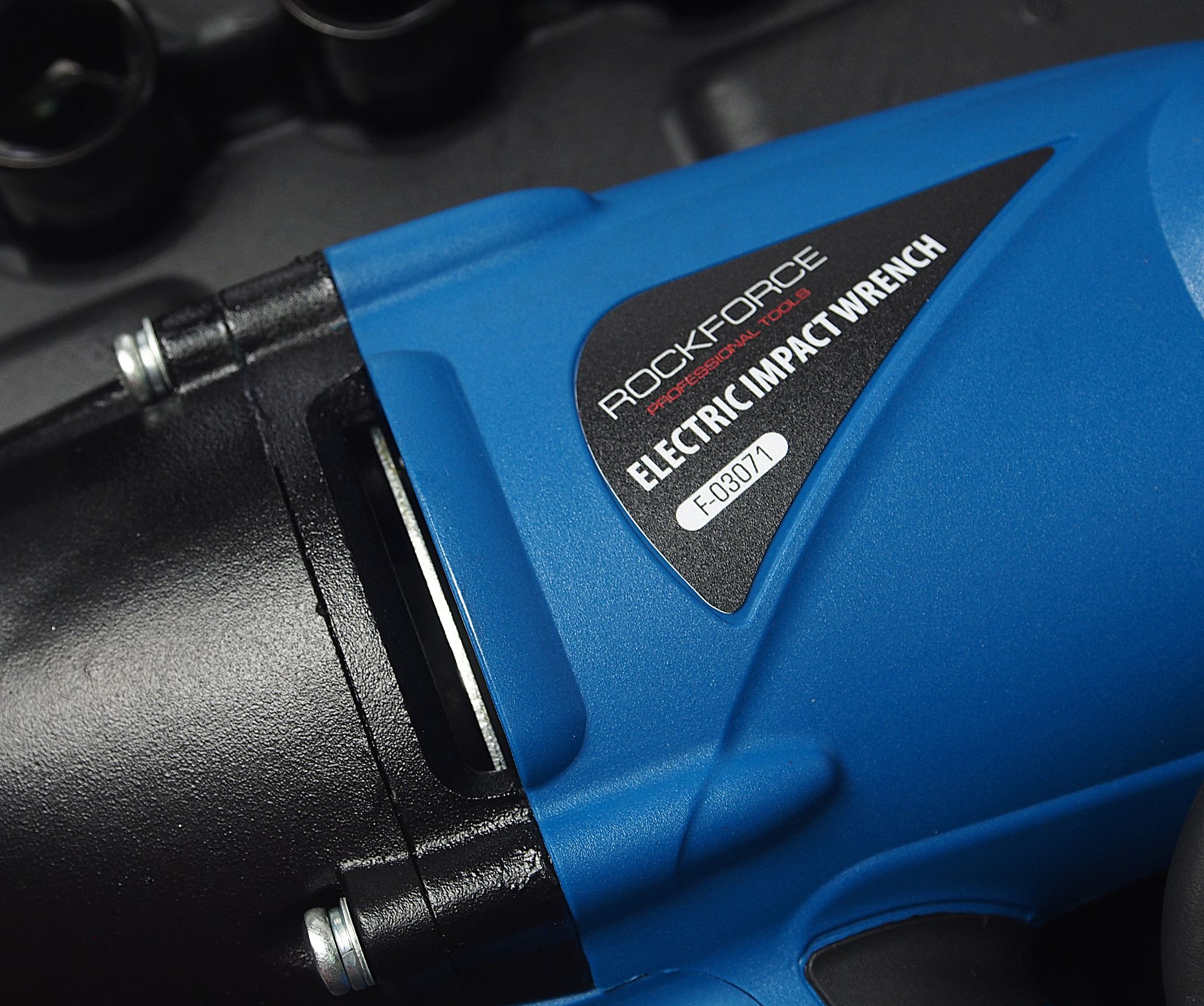 Гайковерт RF-F-03071 ударный электрический 1/2" (220-240V, 1010W, 500Нм) с комплектом головок (17, 19, 21, 22мм) ROCKFORCE /1/4