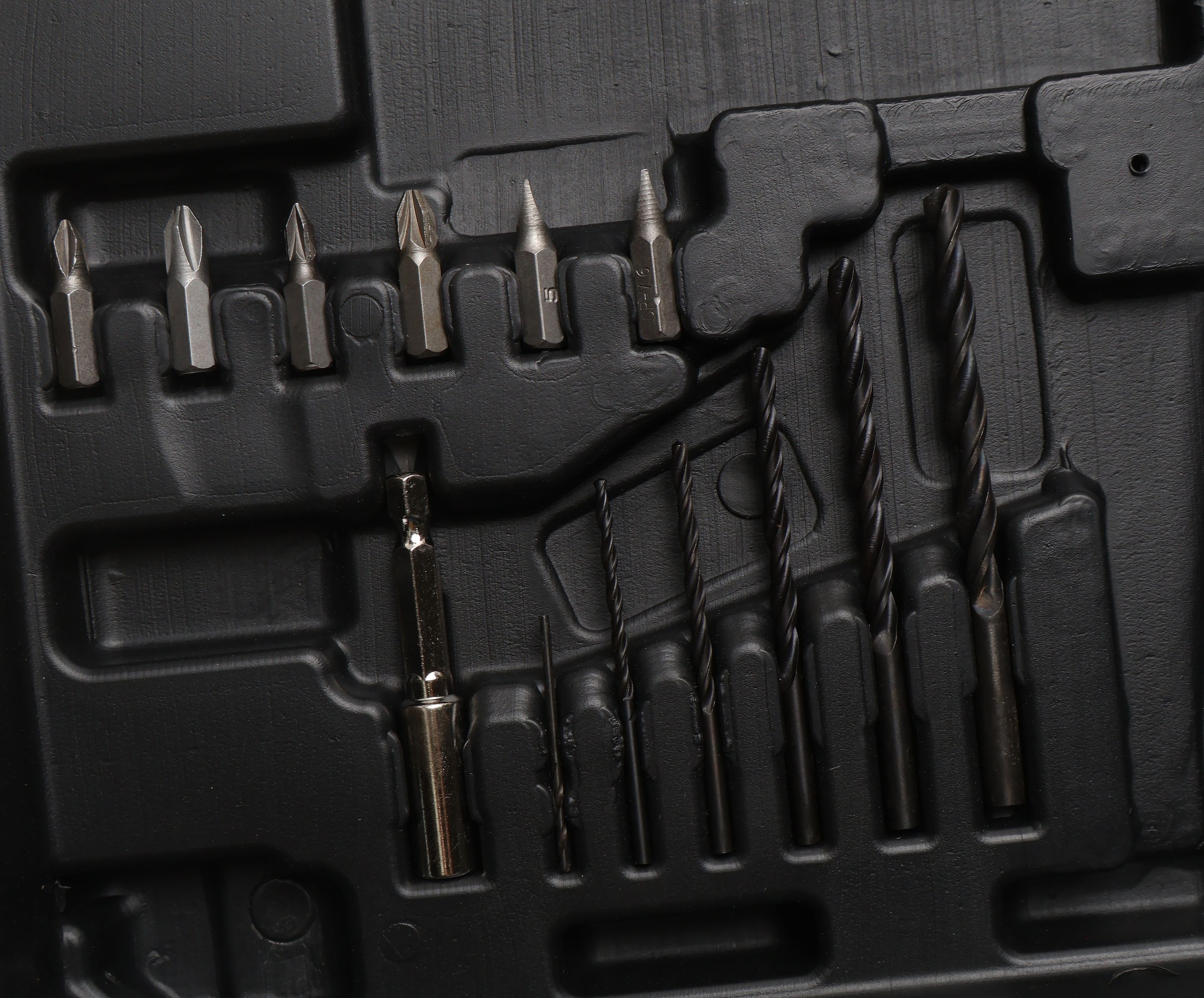 Шуруповерт RF-BT-CD12 20V: аккумул. 20V, 1.3Ah патрон 1-10мм(Li-ion , 0-350/0-1350 об/мин сверло1.5,2,3,4,5,6мм.биты PH1,2 PZ1,2,SL5,6 и битодержатель