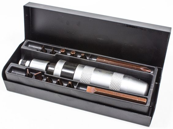 Отвертка ударная RF-5064C: с комплектом вставок и адаптером, 1/2"(F)х5/16"(F) 14пр. ROCKFORCE /1/20