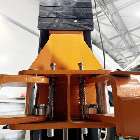 WDK-526 Подъемник двухстоечный с верхней синхронизацией 4,2 тонны, одност. разбл., 380В